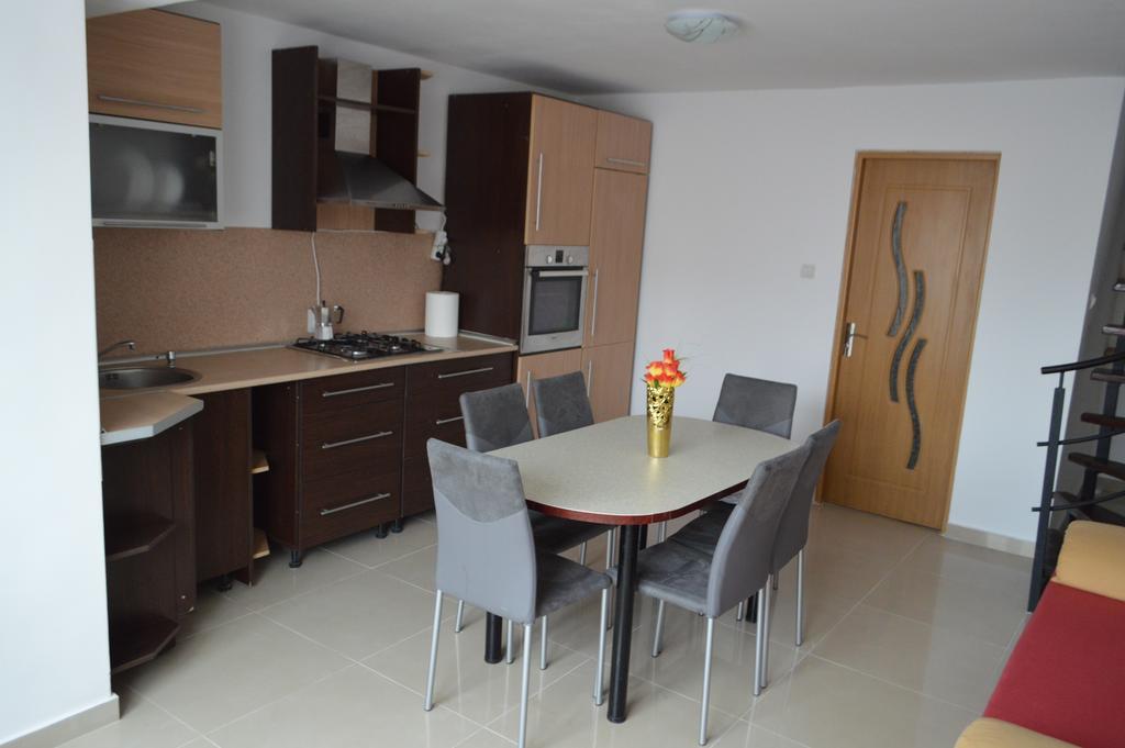Csikos Apartment Cluj-Napoca Extérieur photo